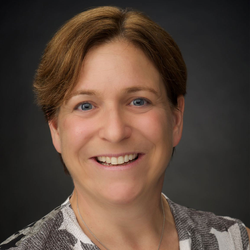 Chris Logar, MD, FASN<br />
National Director for Medical Specialties at CenterWell Senior Primary Care and Conviva Care Centers